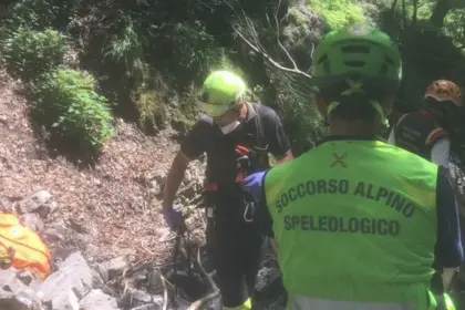 Dramma ad Arogno: 31enne precipita per 10 metri, tra vita e morte