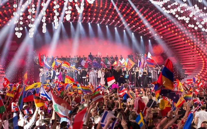 Eurovision, Sal Da Vinci vola in finale: trionfo con sposa e Tricolore