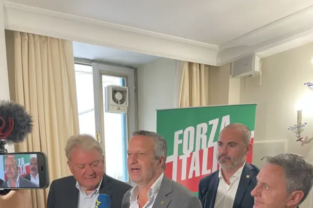 Destra unita: Gottardi e Tosi firmano l'accordo con Forza Italia