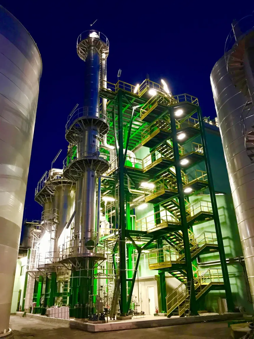 Treviso, blitz nella distilleria: 11.000 litri di vino sequestrati